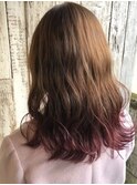 ピンク裾カラー　ブリーチグラデーション　ウェーブロングヘア