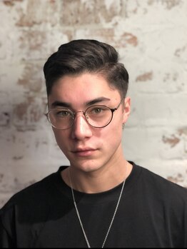 流行×再現性を重視したカット、カラー、パーマデザインで無造作な色気ある男髪に【メンズカット/ウルフ】