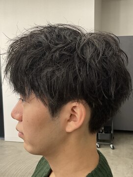 フイ 新宿3丁目(Hui) フェザーパーマ/グレーブルーカラー/刈り上げショートパンク