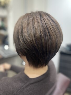 ルアン(Luan) ショートボブ×マットベージュ