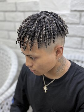 ヘアーグランデシーク(Hair Grande Seeek) スプリングドレッド特殊パーマ針金パーマコームツイスト特殊ヘア