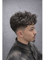 ワンワンオー バーバーショップ 長浜店(@110 BARBER SHOP) フェードとリッジパーマで作る、唯一無二のバーバースタイル