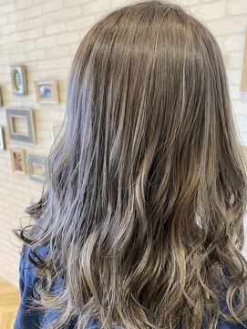 アイコニック 日進梅森台店(ICONIQ) ミルクティーベージュ