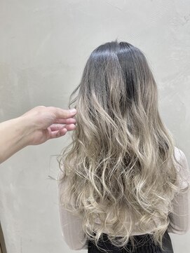 フェリア 松山(Feria) 【Feria松山】ホワイトベージュグラデーション“石田幸輔”