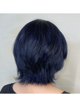 アンククロス 表参道(ANKH CROSS) ネイビーブルーのショートウルフ