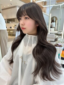 アフロートリノ(AFLOAT Leino) ロングのレイヤーカット　動きのある質感調整　サイドバング