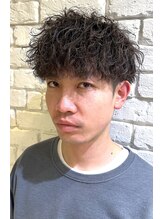 クオンヒール(QUON HEAL) 刈り上げセンターパートフェザーパーマサーフカールｓ