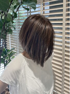 ステアケース 武蔵小杉店(stair:case) 派手にならない白髪ぼかしハイライト　伸ばしかけショートボブ