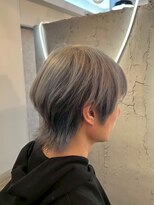 ヴィサージュバスク(VISAGE ba.s.k)&nbsp;グレーの質感が映えるモードウルフスタイル