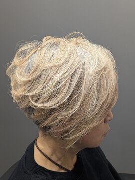 ジールヘアー(GIIL HAIR) アシンメトリークールショートスタイル