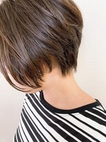 大人かわいい前下がりショート