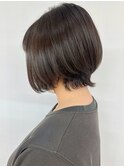 大人かわいい前下がりショートボブツヤ髪オリーブアッシュ外ハネ