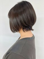 クオリス 上板橋店(QUALIS)&nbsp;大人かわいい前下がりショートボブツヤ髪オリーブアッシュ外ハネ