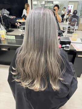 アイズ 本厚木(AIZU) ハイトーンカラー　ホワイトシルバー