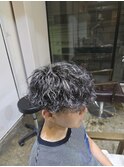 波巻きハイライトホワイトメッシュブリーチスキンフェード