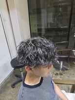 アノ(Ano.)&nbsp;波巻きハイライトホワイトメッシュブリーチスキンフェード