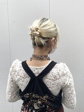 ヒカリス 東三国(HIKARIS) ヘアセットねじねじタイトカチモリ