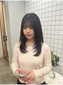 大人可愛いミディアムレイヤーロングカット