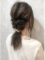 イール(iIIL)&nbsp;【iIIL hair lounge】おくれ毛こなれ感巻きおろし