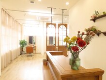 オトモリッティ(OTOMO litty)の雰囲気(入り口入って左側がOTOMO littyです。)