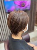 明るめナチュラルブラウンのグレーカラー/ショートウルフボブ