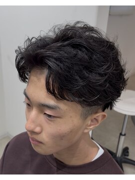 ベル 桑名(BHEL) 桑名メンズパーマルーズパーマシャドウパーマセンターパート緩め