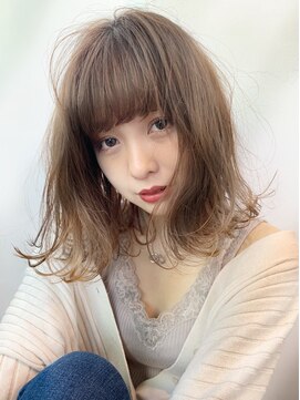 ユナイテッド 横浜(UNITED) 【UNITED】外はねフェザーボブ×スモーキーベージュ