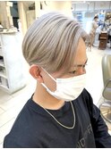 周りと被りずらい！ホワイトシルバーカラー