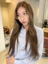 エイン(EYN) ナッツベージュ/くすみベージュ/海外ヘア/ロング/20代/学割U24