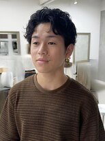 ウクラ バイ レシッド 池袋(uchla by rcid)&nbsp;アップバング黒髪センターパートウェーブパーマニュアンスパーマ