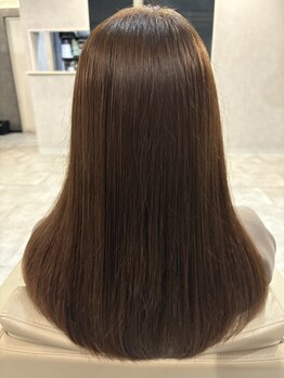 スリー(THREE)の写真/自然で柔らかいストレートが特徴な縮毛矯正♪匂いが残らず、さらさらに◎口コミでも大好評！