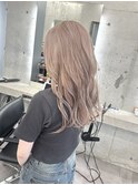 ホワイトミルクティーベージュ/リバース巻きウェーブヘア