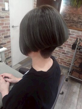 マギカ 横須賀久里浜店(Magica) 前下がりショート