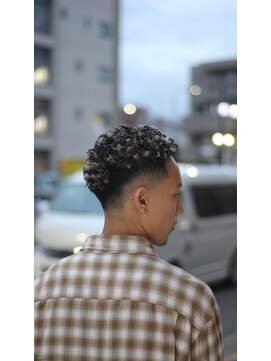 キングスマン トーキョー 国分寺(KINGSMAN TOKYO) アップバング/ツーブロック/スキンフェード[国分寺/国分寺駅]