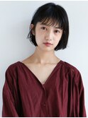 丸みショートボブ　眉上バング　黒髪　内巻きボブ　前髪あり