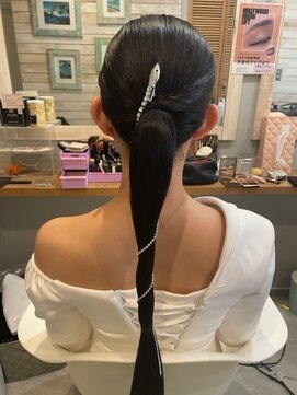 パシャ(Pasha) オシャレなタイトポニー