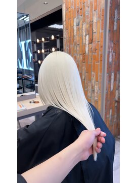 モニカ 原宿店(MONIQA) ホワイトカラー