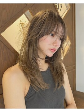 ブリンク(blink) レイヤーカットオリーブベージュ前髪ありシアーカラー