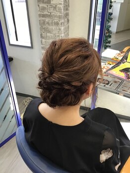 アトリエパルファムの写真/【特別な日はお任せ☆】大切な日は誰よりもおしゃれに可愛く♪崩れにくく、可愛いヘアセットを叶えます♪