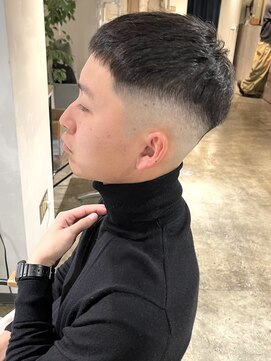 ニュート(Neut ) メンズカットスキンフェードクロップスタイルバーバースタイル