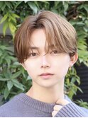 メンズヘアセンターパートブラウンカラー毛流れパーマ韓流