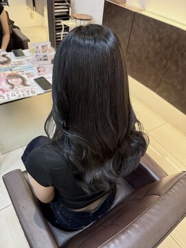 フォルテ 草薙店 グレーブラック 肌白くみえます☆ 西村ひより