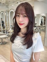 ティファ 栄(Tiffa)&nbsp;艶感チェリーレッド×ワンカールミディアム/小顔レイヤーカット