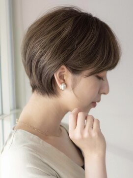 サーカス バイ ビュートリアム 青山(CIRCUS by BEAUTRIUM) 大人ショート/小顔補正立体カット/涼しげヘア/20代/30代/40代