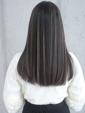 マリアナ(Mariana) ハイライトショートヘアレイヤーカットダブルカラー