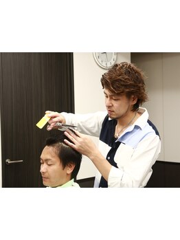 メンズカットが得意！丁寧なカウンセリングで“なりたいスタイル”を実現◎忙しい朝も簡単にキマります！
