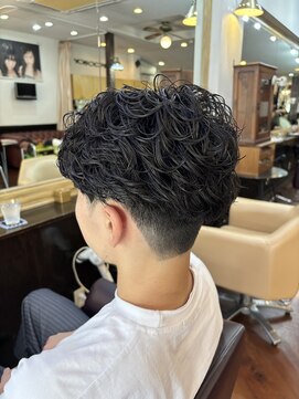 シャンプーボーイアネックス(SHAMPOO BOY Annex) センターパート　フェザーパーマ　佐世保