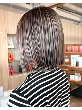 ラヴィエール(LAVIERE by R-EVOLUT) ハイライトカラー/アンブレラカラー/レイヤーボブ【柏・柏駅】