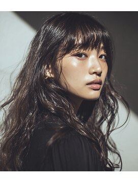 リアン(Lien) ウェット艶ロング×ダークグレージュ｜髪質改善トステア