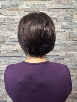 大人女性のふんわり上品ショート